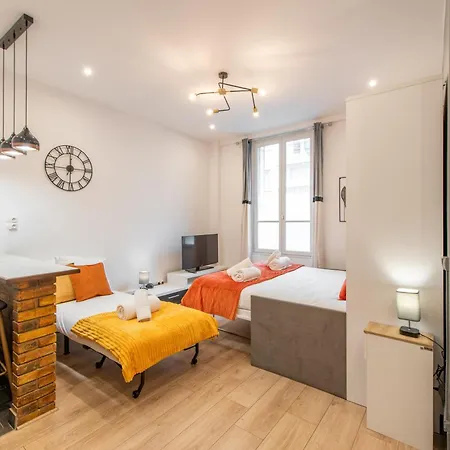 Cozy & Fully Equipped 5 Min Walk To Metro, Montparnasse Neighbourhood Parigi
